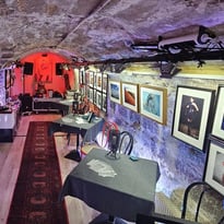 Exposition « L'art prend de la profondeur : la Team Photo s'invite dans une cave médiévale »