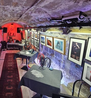Exposition « L'art prend de la profondeur : la Team Photo s'invite dans une cave médiévale »