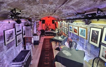 Exposition « L'art prend de la profondeur : la Team Photo s'invite dans une cave médiévale »