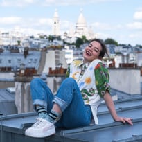 300 000 ans, Manon Bril