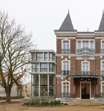Visite de la réhabilitation d'un château du XIXᵉ siècle en résidence pour séniors