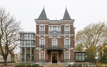 Visite de la réhabilitation d'un château du XIXᵉ siècle en résidence pour séniors