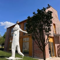 Parcours d'exposition et du jardin de sculptures ainsi que le Labcafé