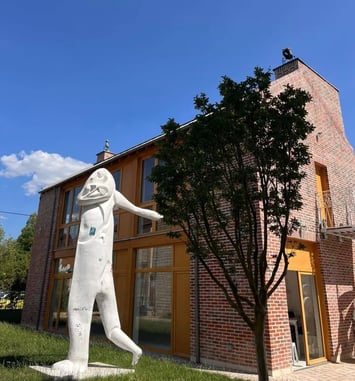 Parcours d'exposition et du jardin de sculptures ainsi que le Labcafé